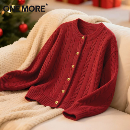 one more红色毛衣女2025新款冬季开衫外套麻花针织上衣圣诞穿搭X