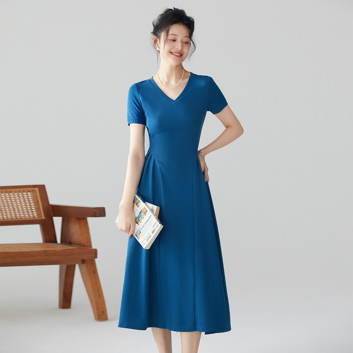 one more2025夏高端一片式裙子女短袖v领t恤连衣裙高级