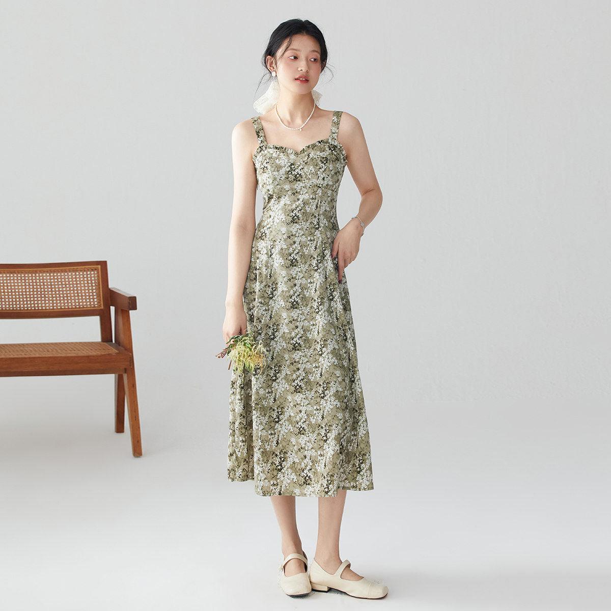 气质高级感雪纺吊带碎花连衣裙女2026夏季薄款修身法式茶歇裙