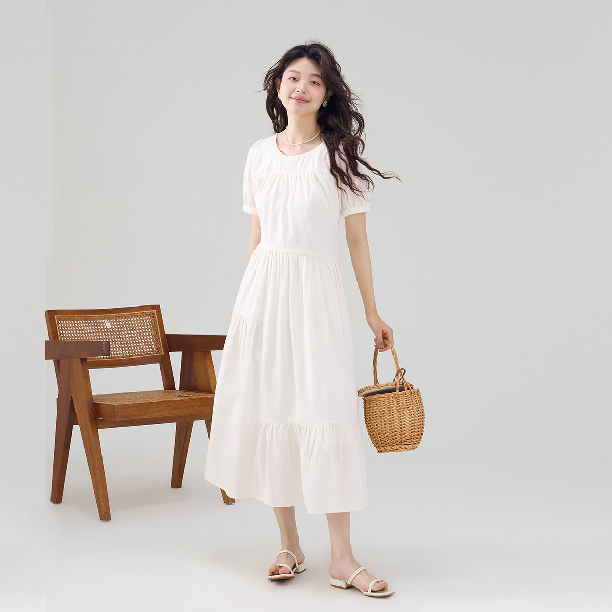 夏季洋气高级感圆领短袖连衣裙女法式a字收腰泡泡袖长款气质裙子