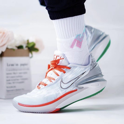 Nike/耐克 Air Zoom GT Cut 2白金色实战减震篮球鞋DJ6013-008