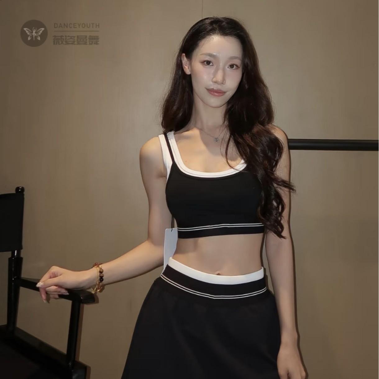 假两件运动套装女新款美背聚拢