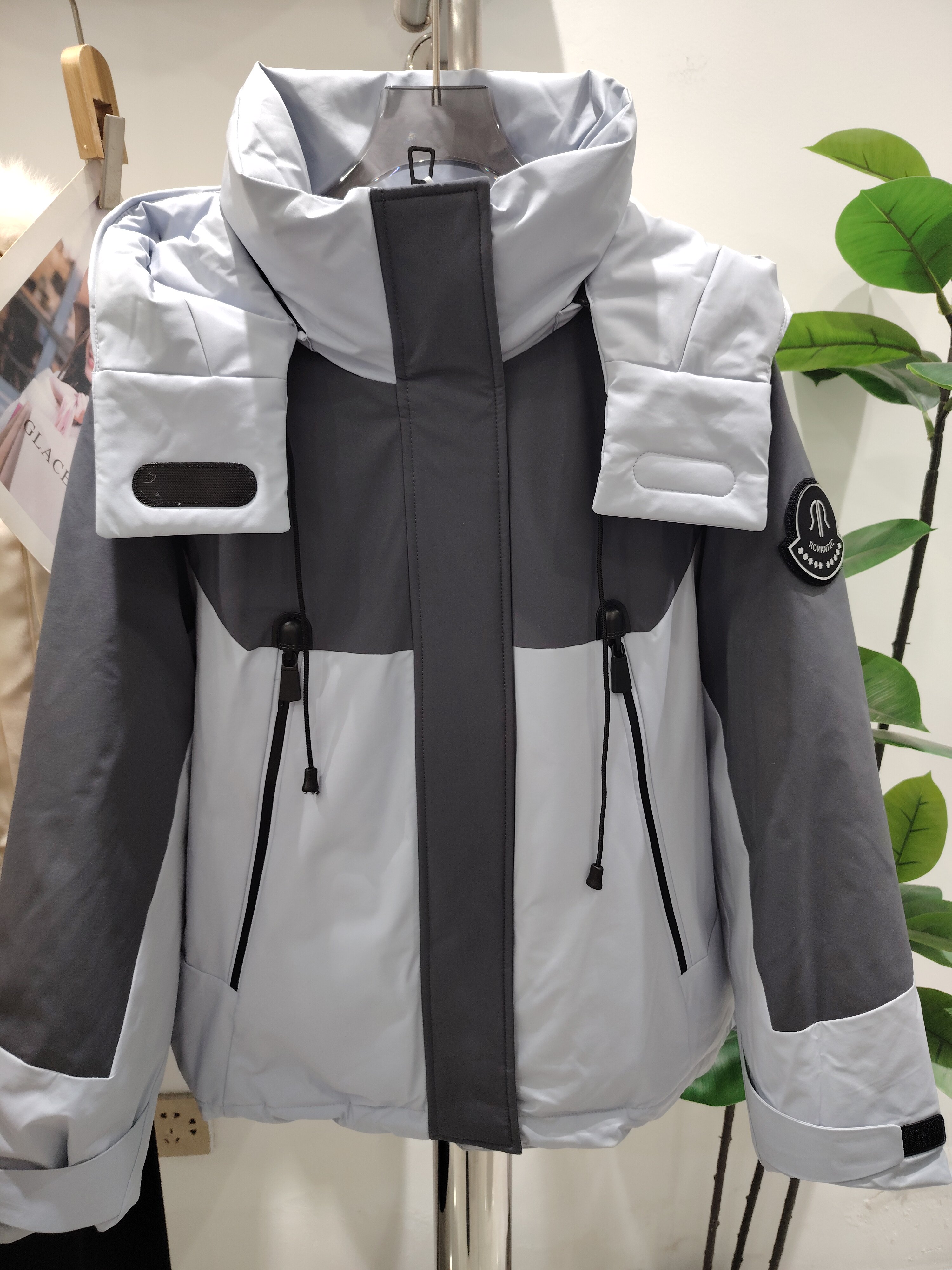 2025新款冬季加厚羽绒冲锋衣休闲女士加厚连帽外套白鸭绒女款