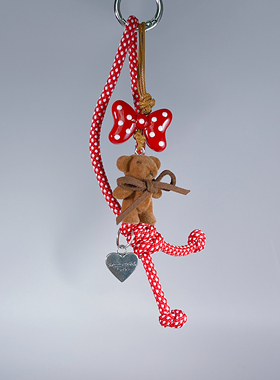小熊手机链红色波点蝴蝶结编织可爱钥匙扣包挂装饰红色绳心形