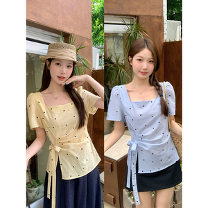 搜搜2026夏装新款胖mm大码女时尚设计感方领波点绑带短袖小衫上衣