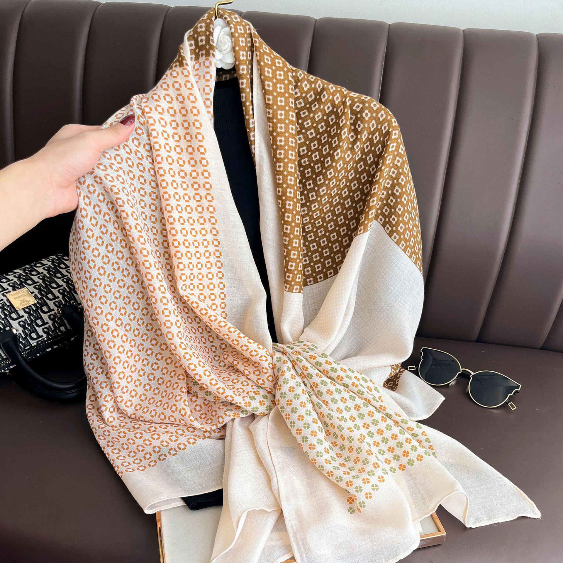 芭比桃针丝巾薄款纱巾棉麻围巾女秋冬季韩版百搭长款纱巾夏季