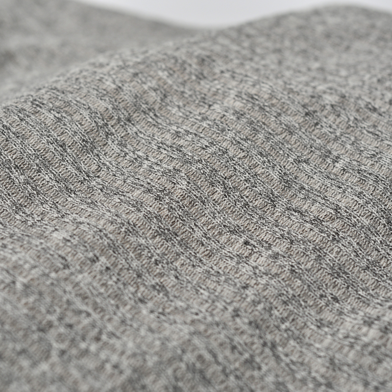 春秋二米杂灰针织坑条仿羊绒面料