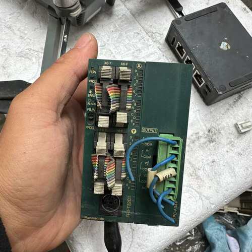 议价松下FP0-c32T FP0-A04V PLC模块