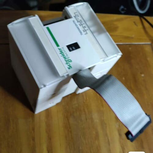 议价施耐德模拟量输出模块TM2AMO2HTN，成色99新，通电灯