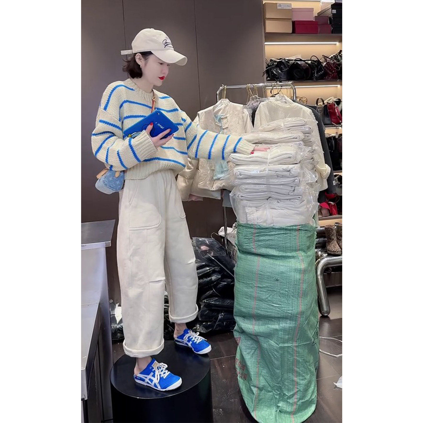 早春流行时尚洋派慵懒风显瘦撞色条纹毛衣休闲宽裤两件式套装