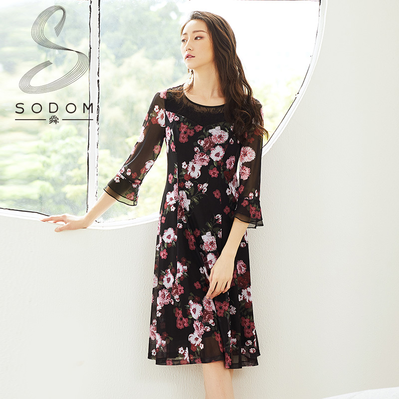SODOM/舜女装春夏新品圆领收腰蕾丝荷叶袖拼接印花连衣裙