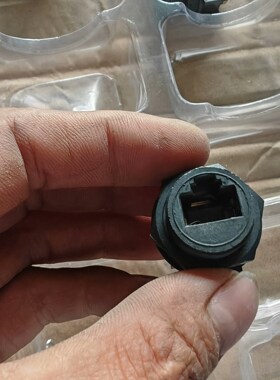 Finecables品牌的工业电缆接头，属于圆形连接器类型（