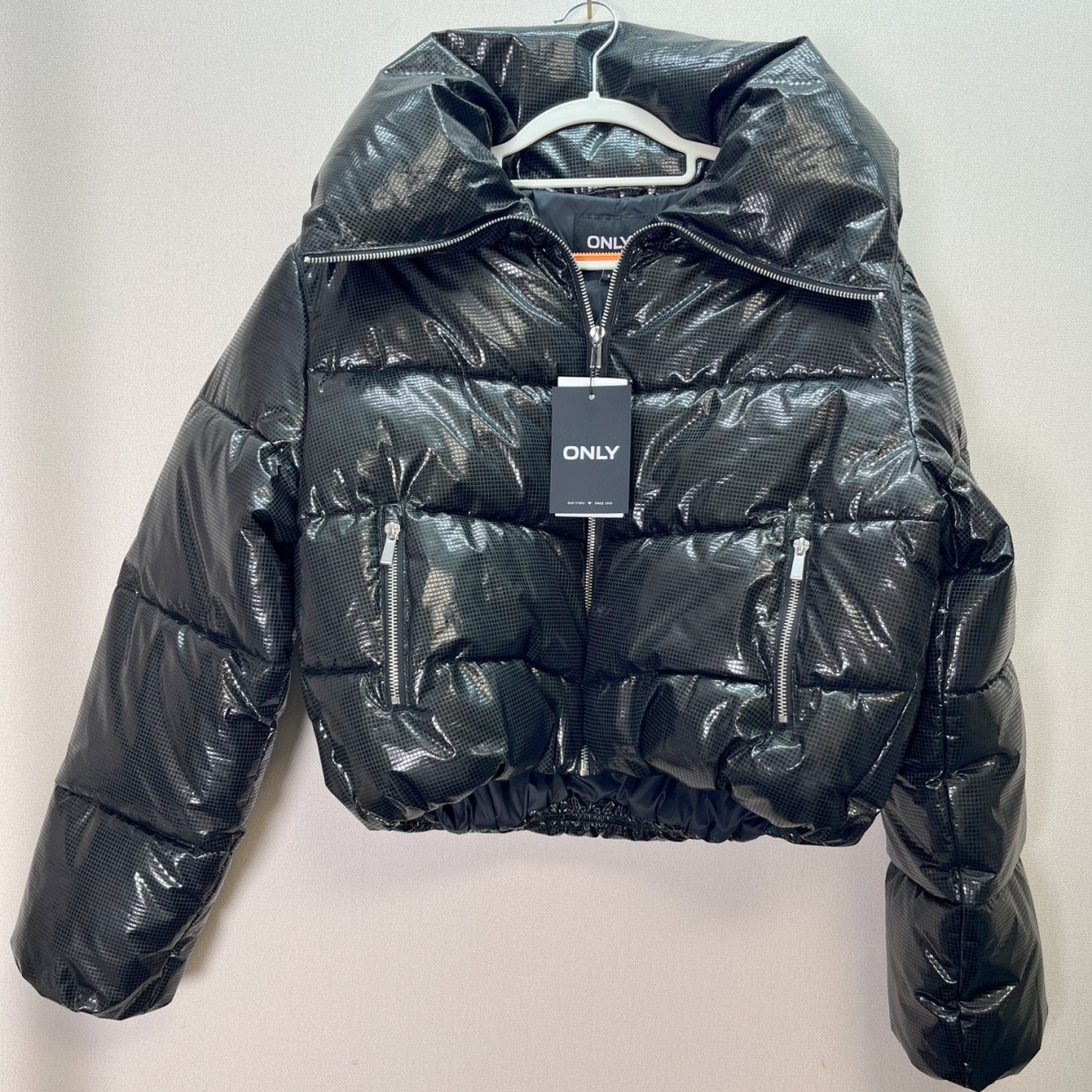 ONLY原单尾货冬季女款短款立领棉服宽松时尚小个子亮面加厚棉袄