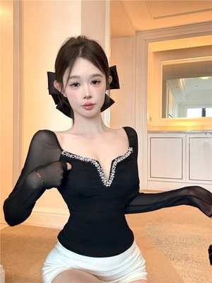 2025新款法式复古气质名媛高级感小众设计感方领长袖针织衫女黑色