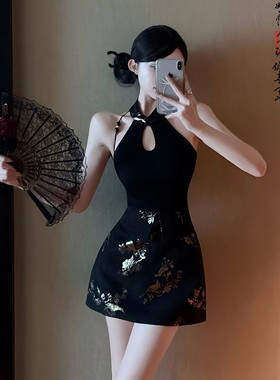 新中式国风挂脖旗袍连衣裙子女夏季新款气质风情万种露背包臀短裙