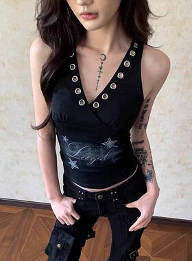 高街女V领柳钉装饰字母印花小吊带高级感显瘦背心性感短款上衣女