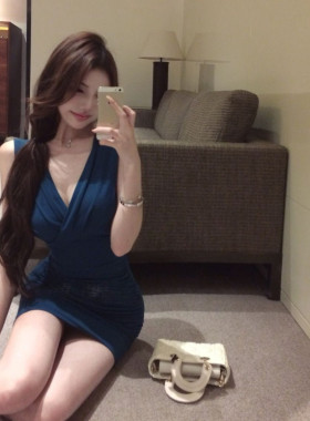 蓝黄色纯欲褶皱修身紧v领无袖背心连衣裙女夏季性感收腰包臀短裙