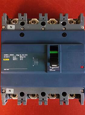 施耐德三相四线空气开关：EZD250E、200A。实物拍摄成
