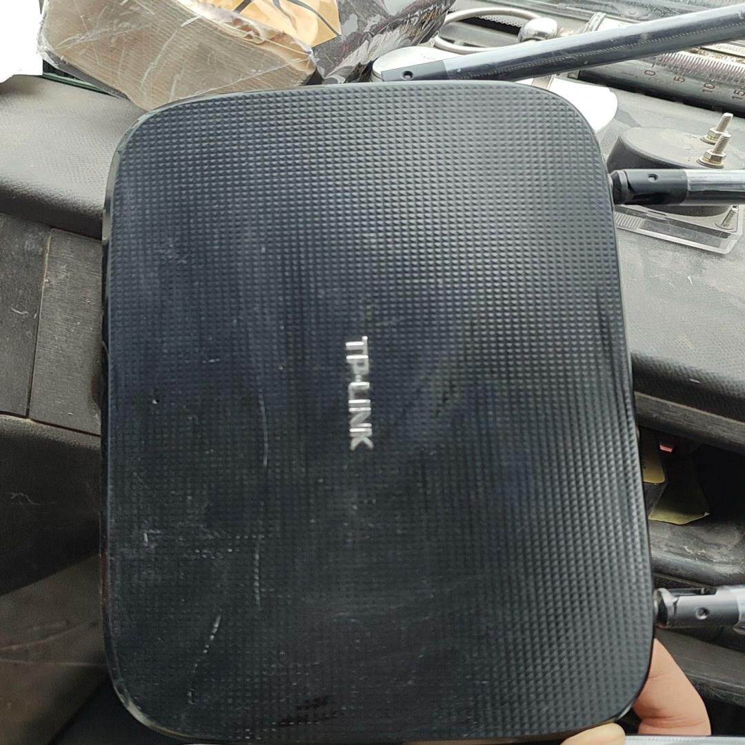 TL-WDR5620双频千兆路由器，配带电源适配器。不是原装