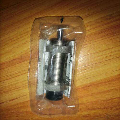 FUJI不二缓冲器FK-2016H-S，全新包装工程剩余一件