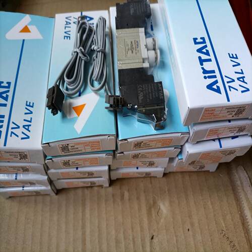 AirTAC/亚德客电磁阀7V0520J04B050 DC2