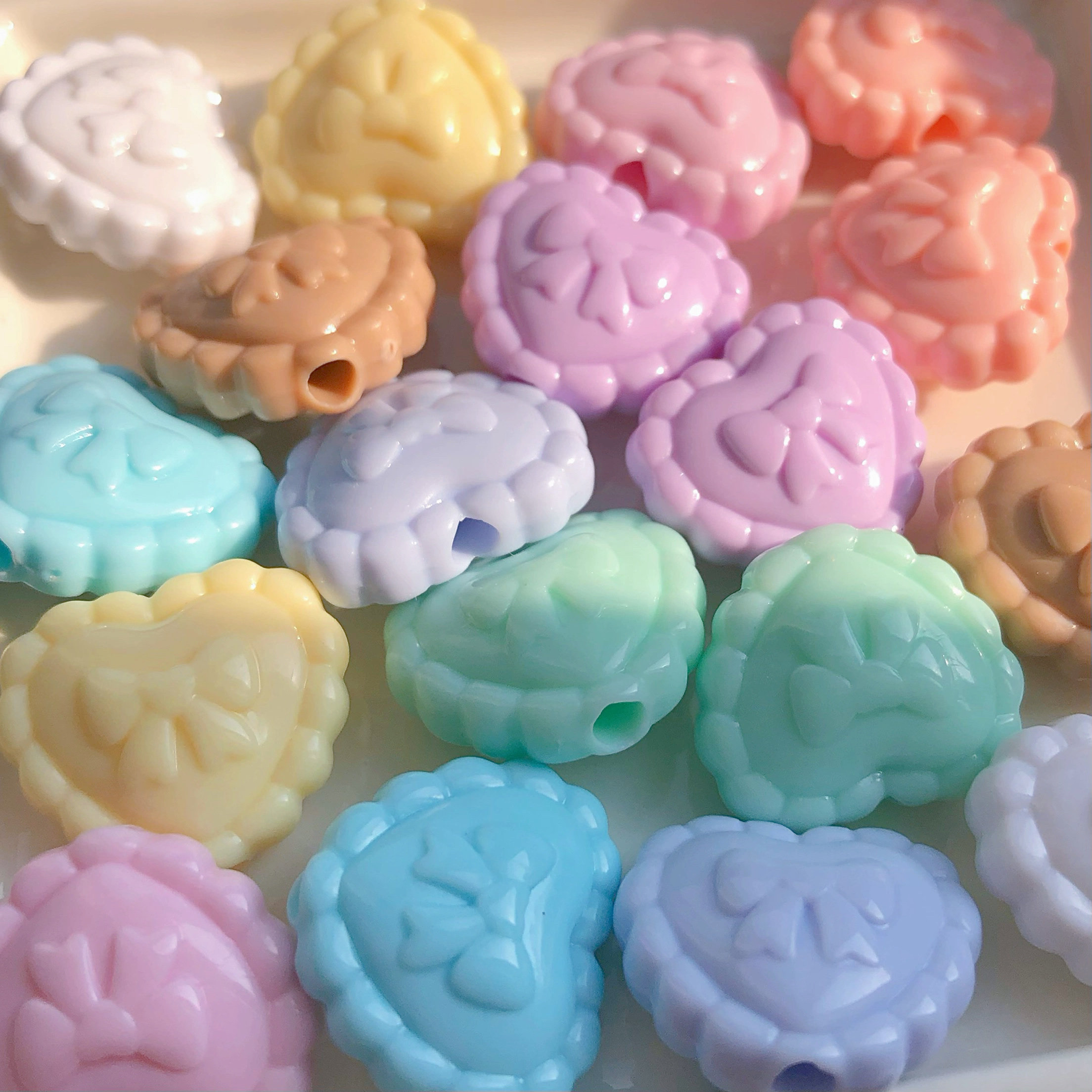 DIY蝴蝶结蕾丝花边心形饰品材料亚克力爱心领结串珠手机链配件