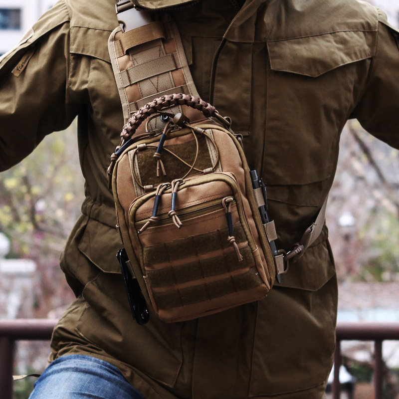 户外战术胸包挎包提包多种背法