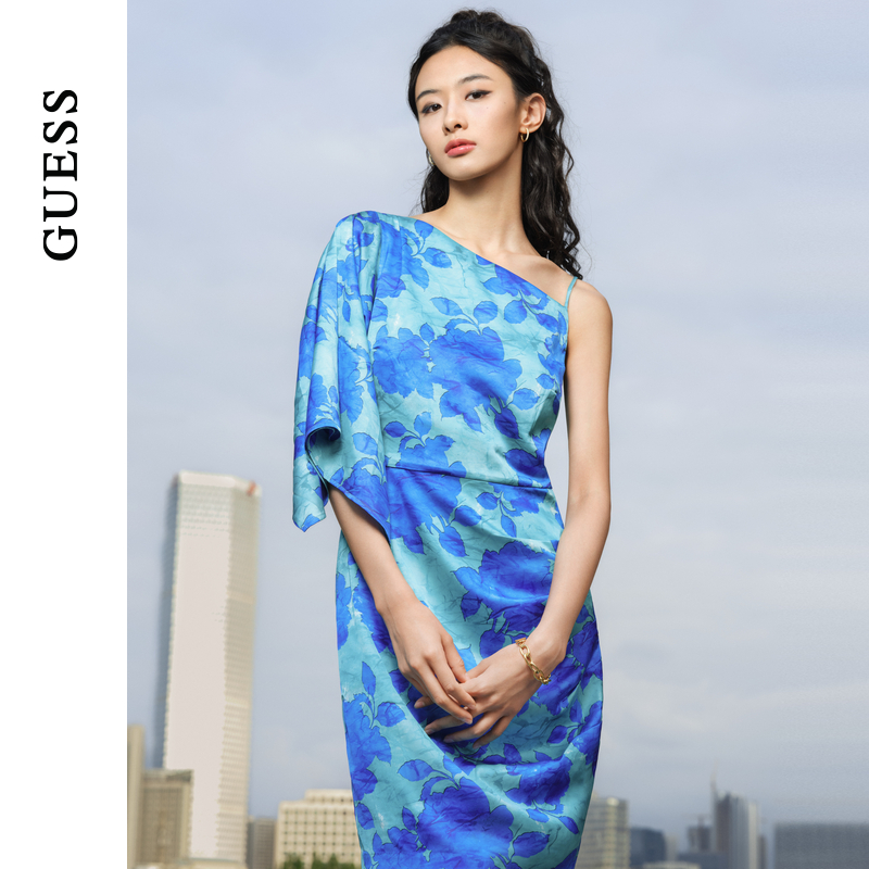 GUESS风度假印花不对称连衣裙