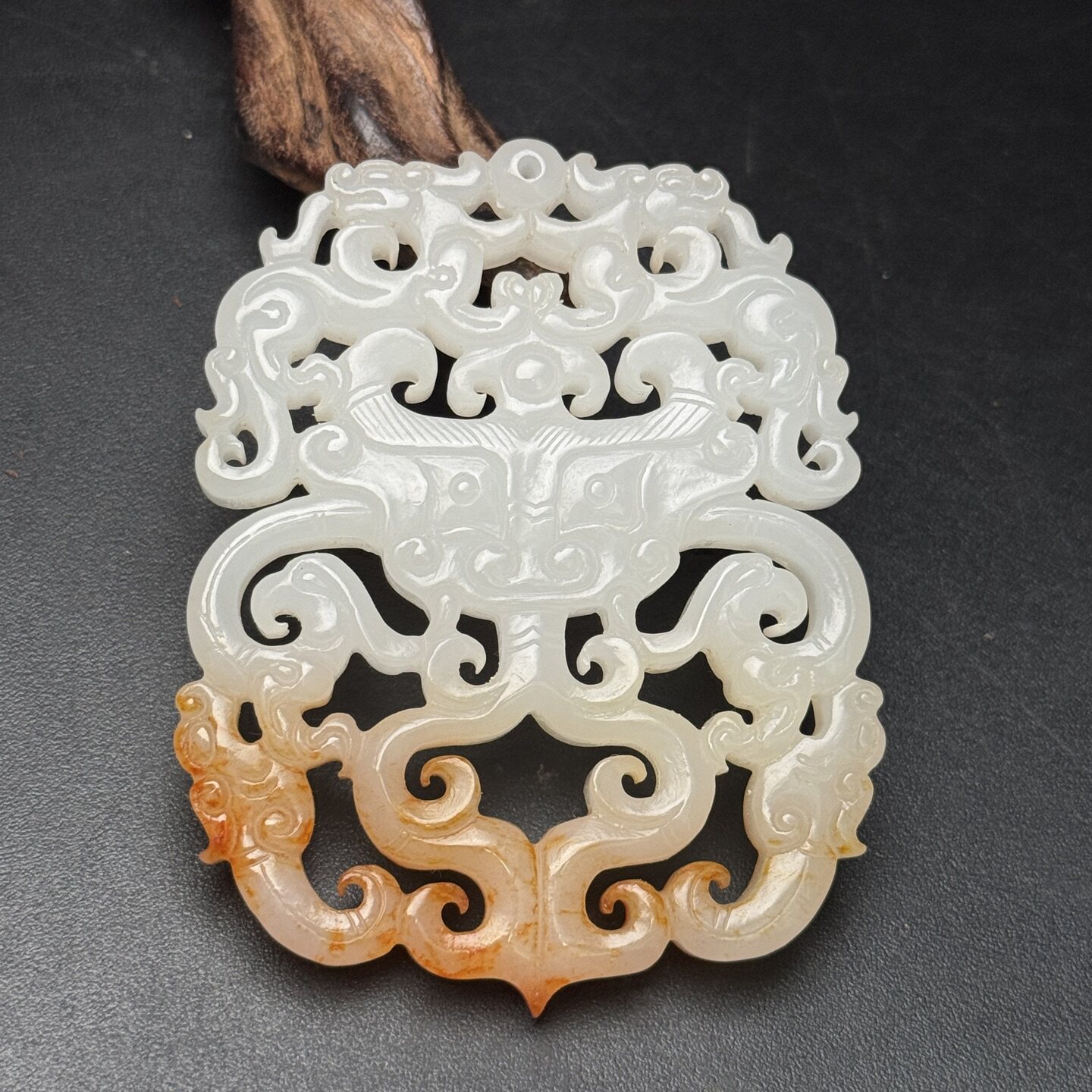 旧藏和田白玉兽面饕餮纹玉佩