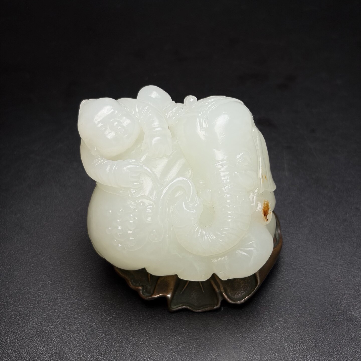 收藏级和田白玉童子骑象把玩件