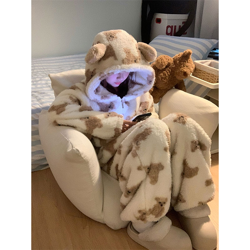 甜美卡通小熊珊瑚绒连体睡衣女