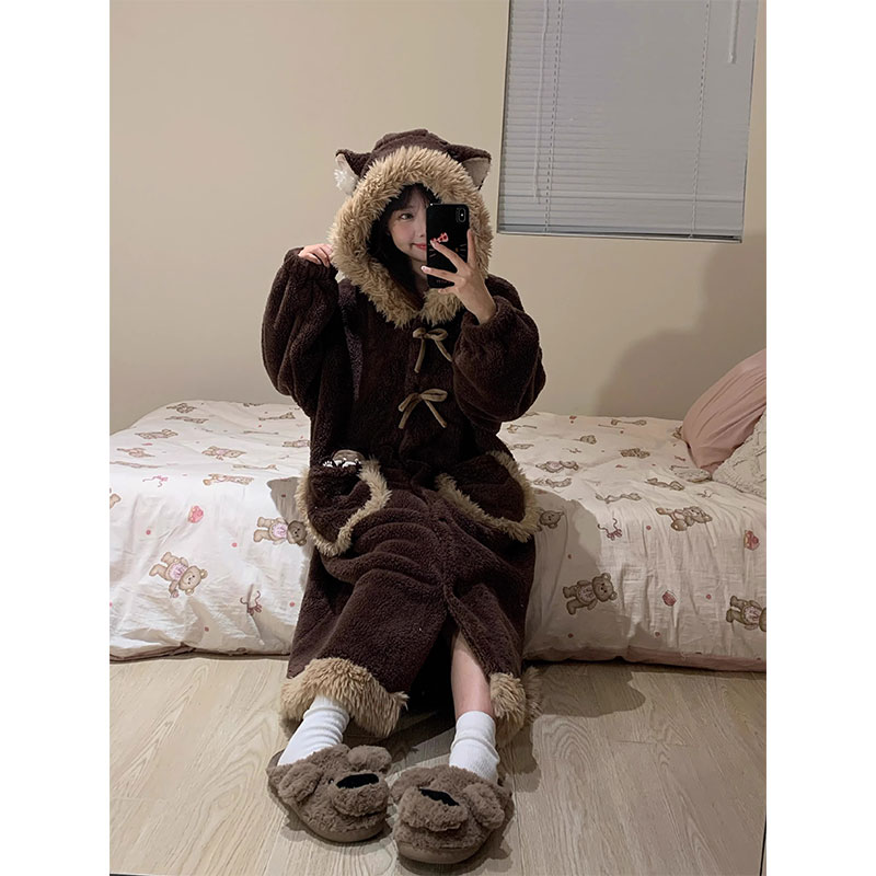 可爱小熊猫连帽珊瑚绒睡衣女冬季新款保暖大码长款睡袍家居服睡裙