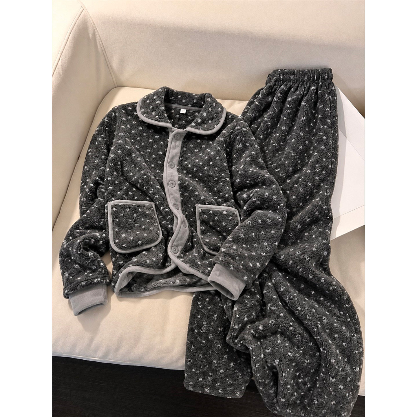 复古波点印花珊瑚绒睡衣女2026冬季加厚保暖开衫家居服套装可外穿