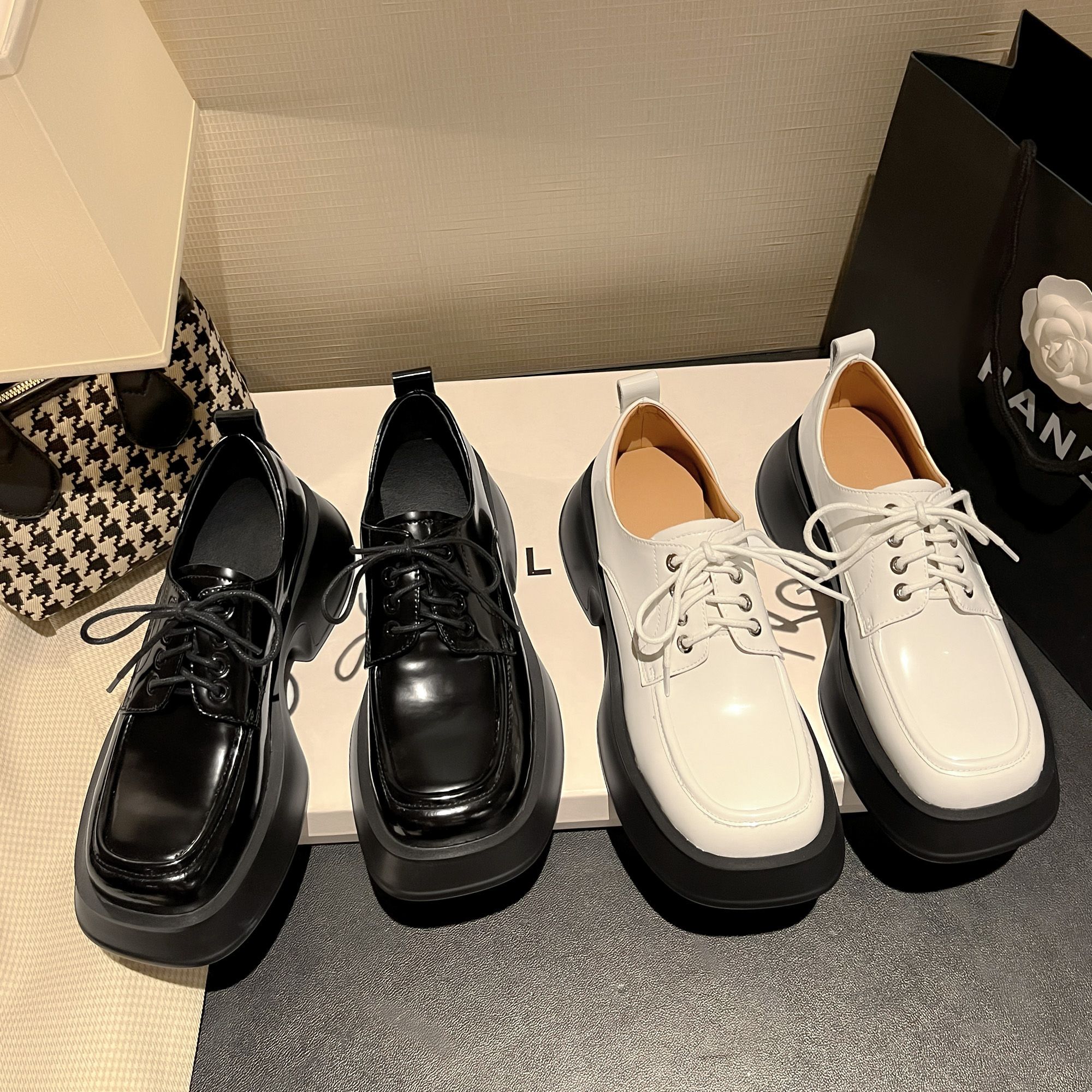 简约方头深口系带粗跟牛津鞋