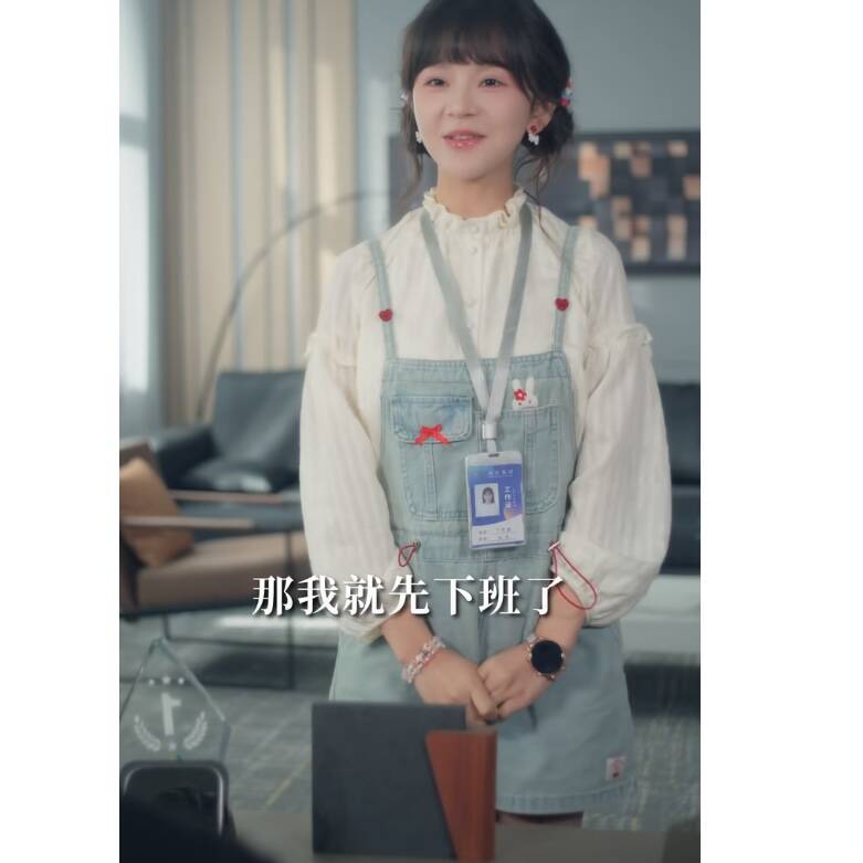 原版短剧一夜成喜徐波滴宁筱潼同款牛仔背带裤短裤衬衣女衣服潮