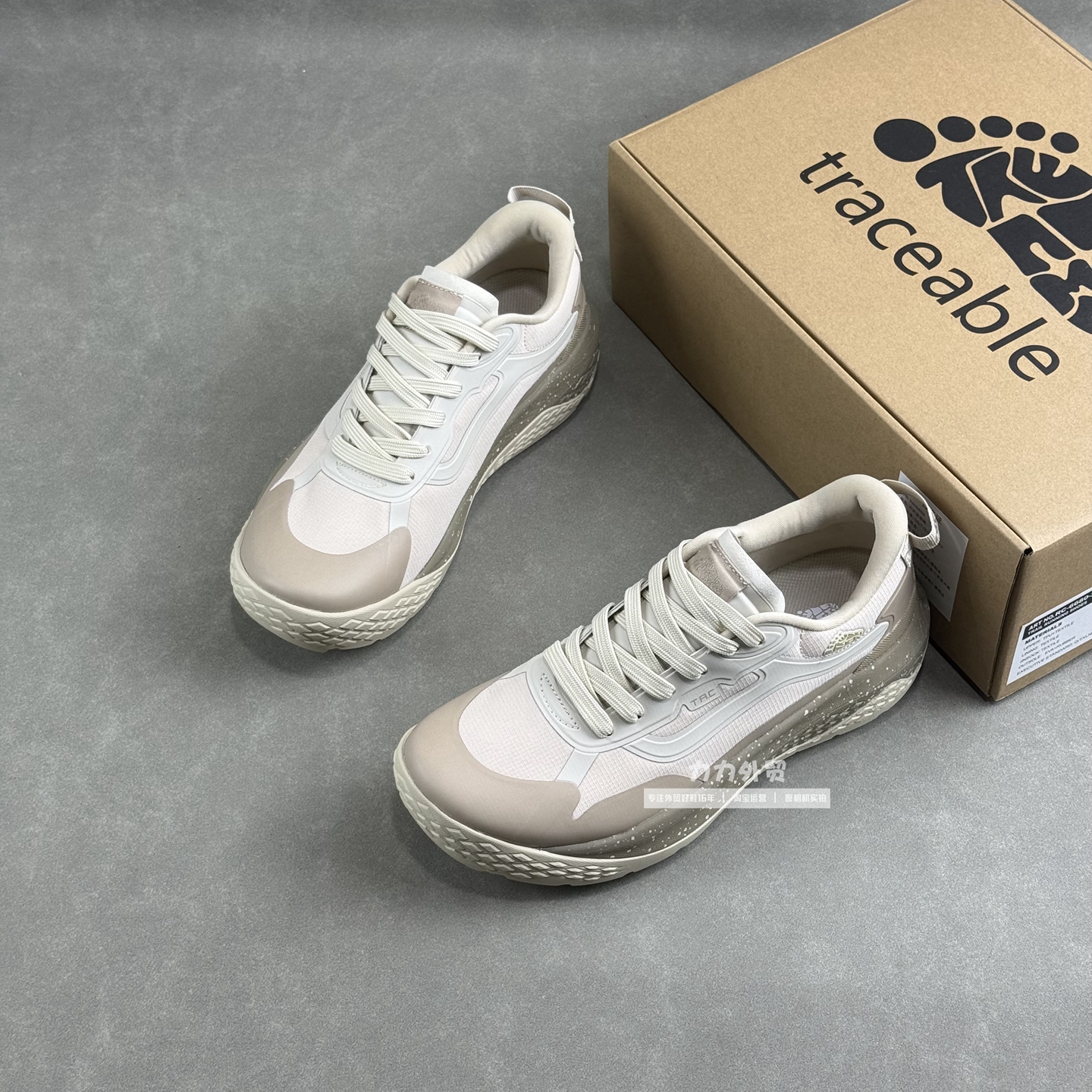 时尚感和户外风~加拿大徒步登山鞋 防泼水男女户外防滑耐磨越野跑