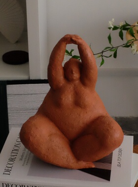 北欧抽象油画风胖女人物树脂摆件