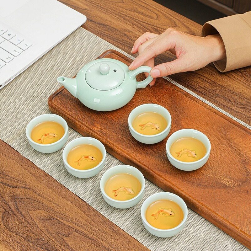 端午青瓷功夫茶具鲤鱼杯