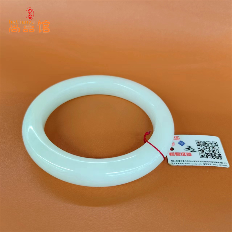 57.5mm内径翠白羊脂玉手镯俄料胖圆条手镯女款天然玉石正品带证书