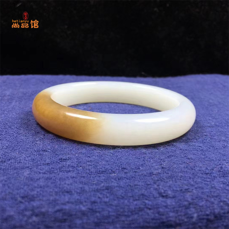 精品54mm圈羊脂玉贵妃镯新疆且末糖白玉红糖老料质地细腻