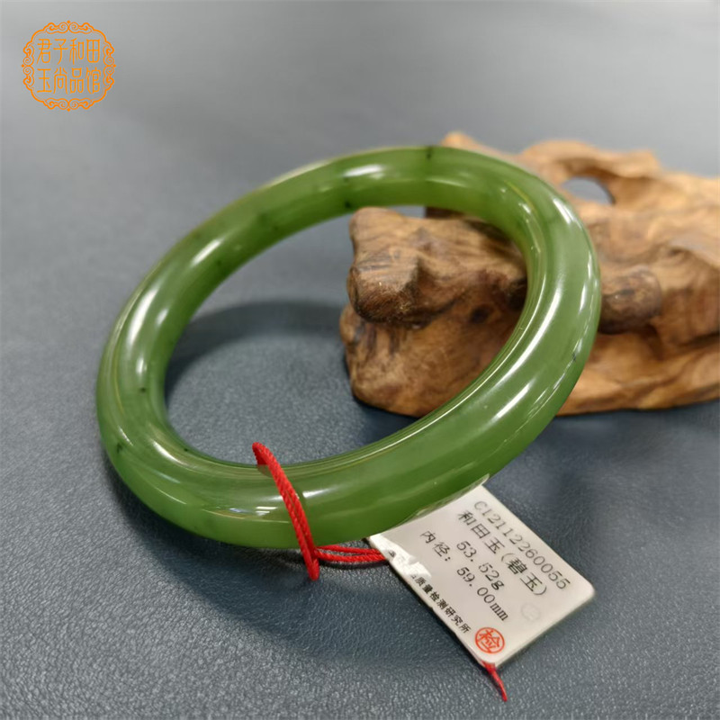 59圈俄料碧玉手镯冰绿细条小圈口玉质温润油性足黑点少