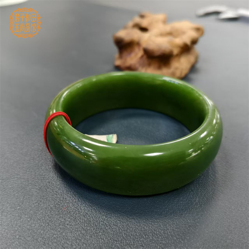 58mm内径碧玉俄料菠菜绿宽版手镯冰绿宽版玉质温润油性足无黑点