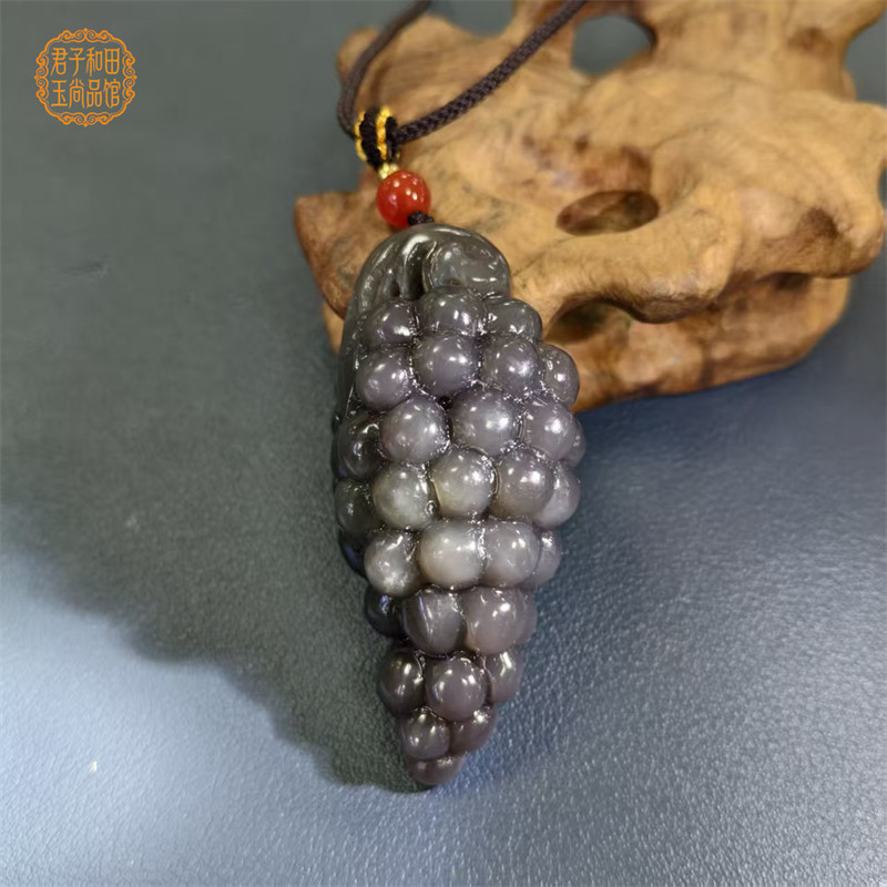 青海料和田玉冰烟紫玉葡萄吊坠挂件玉质温润油性十足多子多福