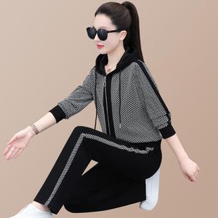 运动套装4-6939女春秋新装款时尚气减两龄大码连帽跑步服休洋闲件
