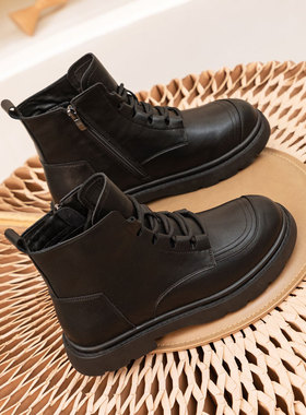 黑色真皮炸街马丁靴女2025新款秋冬季加绒大码女鞋41一43加肥短靴