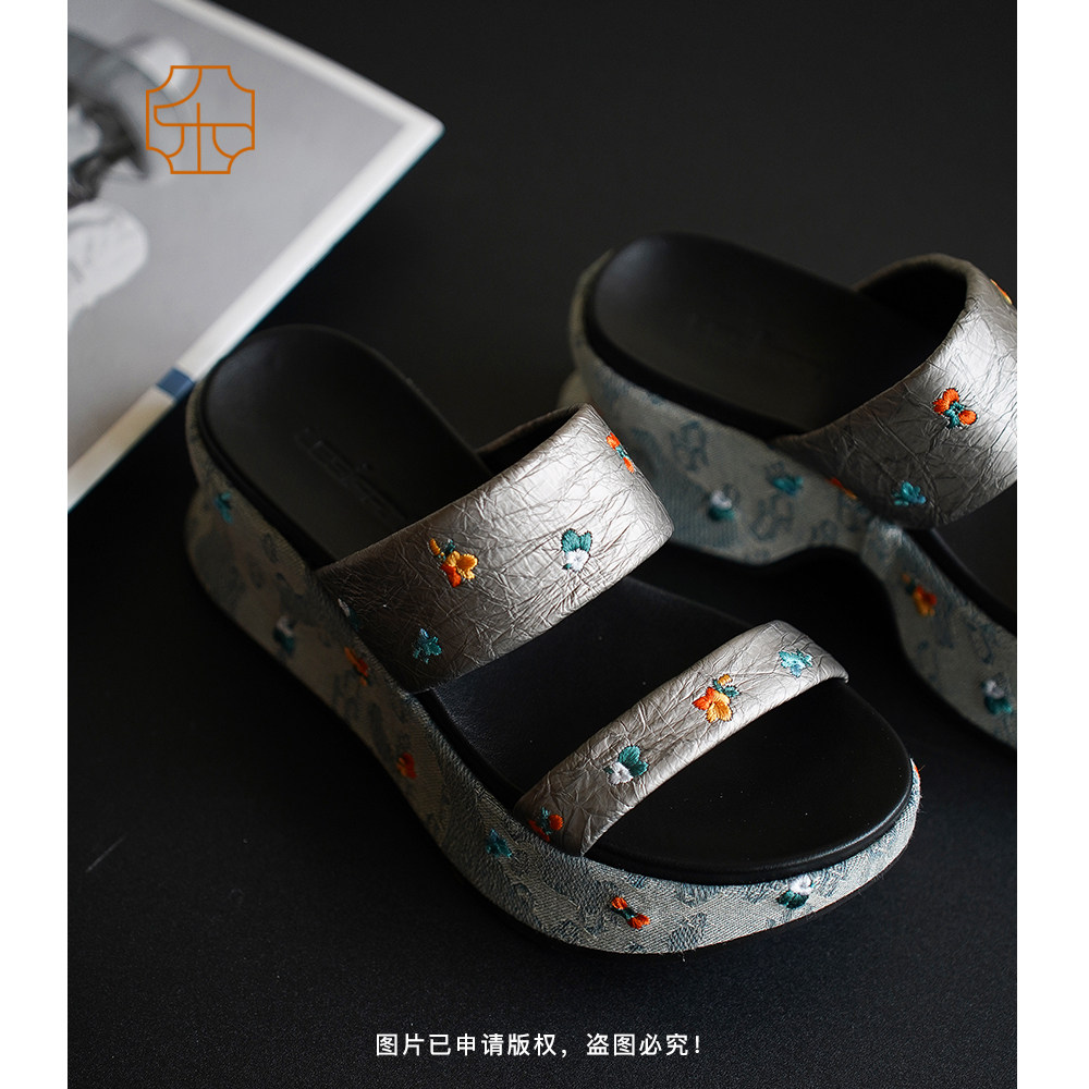 【妍妍专享】金属牛皮刺绣厚底凉拖 017-26186