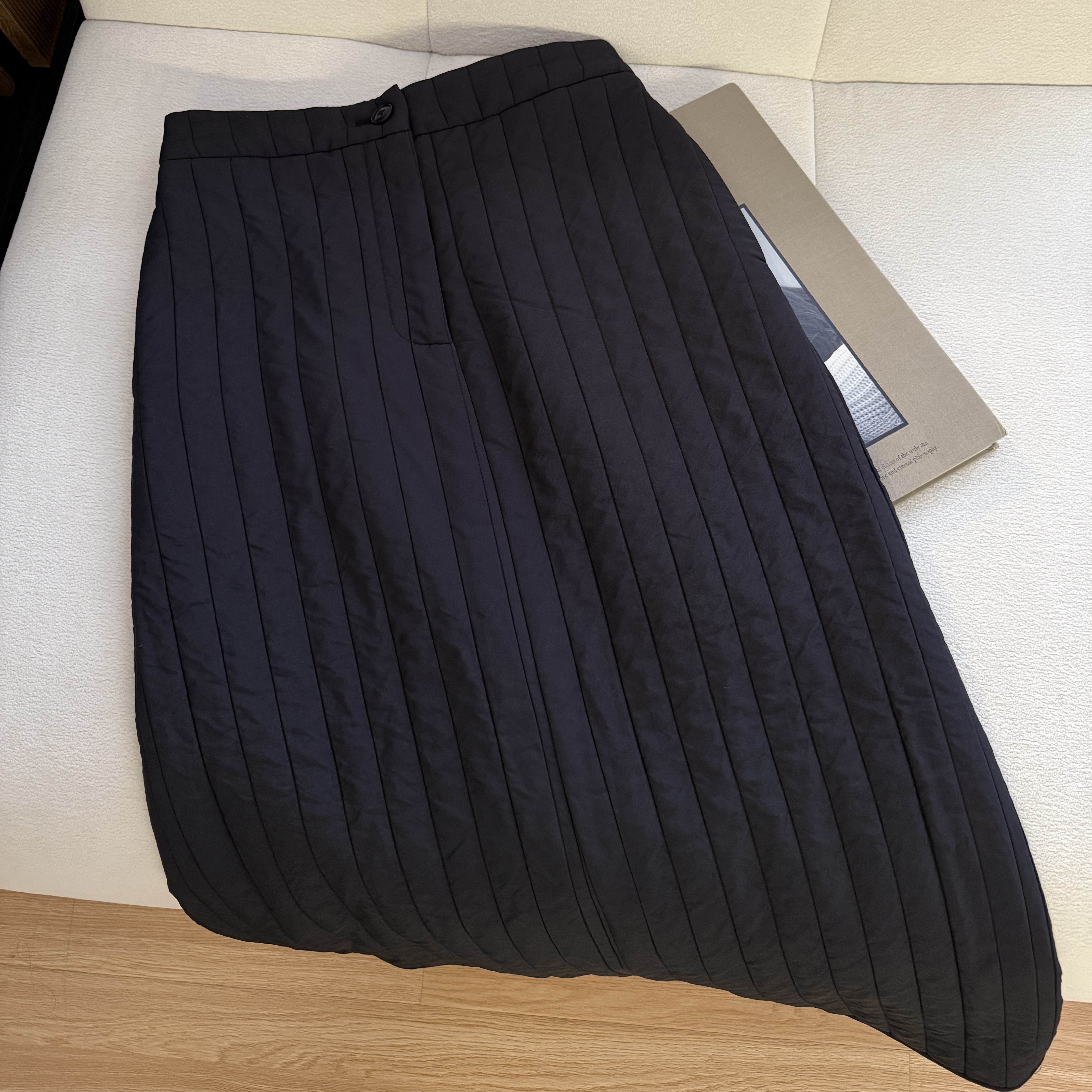 muzi“黑马小棉裙”极简Row风超轻便保暖竖条绗棉显瘦半身裙女