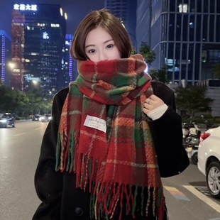 显白红色格纹仿羊绒围巾女冬季保暖复古学生百搭长款披肩防寒围脖