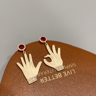 高级感金属春季新款韩版小众设计师款钛钢防过敏复古ok做旧耳环潮