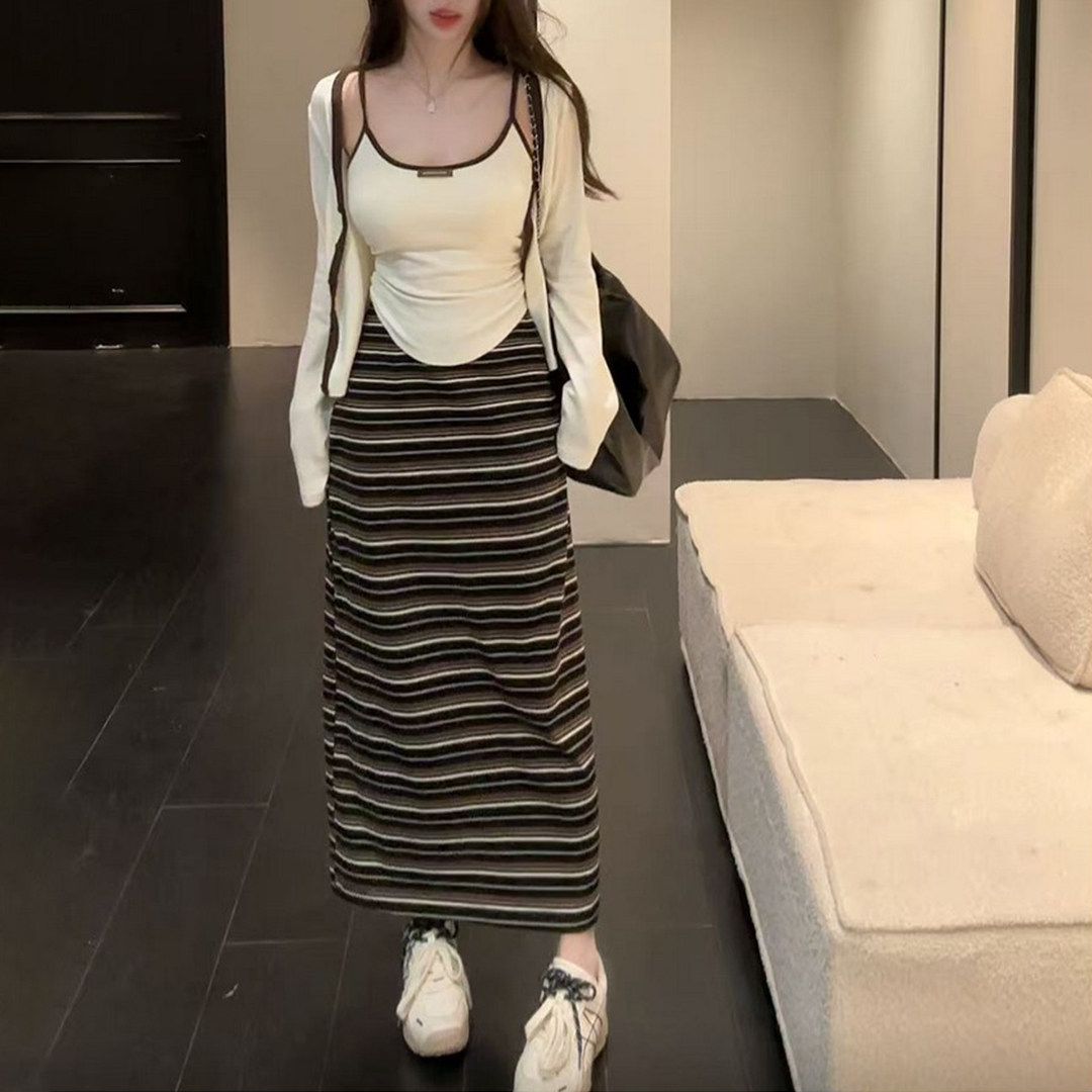 早秋新款辣妹风松驰感显瘦撞色上衣搭配条纹长裙女神范三件套装